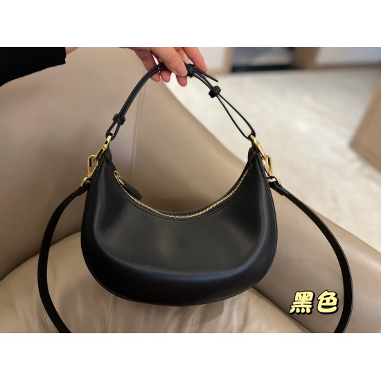 On October 26, 2023, the size of the 255 box is 28 * 16cm, and the design of the crescent underarm bag bottom that looks good at every angle is simply amazing! 360 degrees without dead corners!! It's still a pack of three backs, armpit clips! Hand held! O