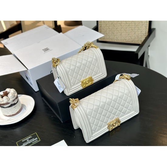 2023.10.13 240 235 with folding box airplane box size: 25cm 20cm Chanel Leboy spicy mom bag ⚠️ High version reshipment of very full leather! High quality sheepskin pattern!