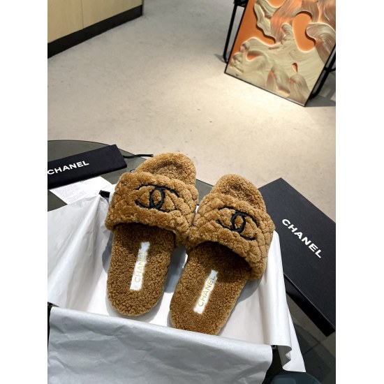 On November 19, 2023, the latest wool slippers from the factory are 250Chane * Xiaoxiang and 2022. The autumn and winter insulation network is popular and popular. The lamb plush upper has a delicate, smooth and comfortable feel, and the 3D three-dimensio