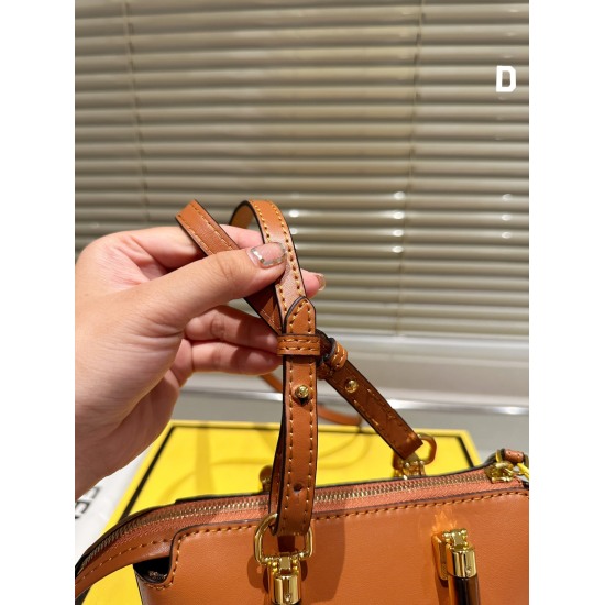 On October 26, 2023, P205 Folding Box with Small Body and Large Capacity By The WayFENDI New Edition By The Way Can Be Cute, Love Can Be Crossslung, Can Be Handheld, Colors Are also Great! Size 17 * 12cm