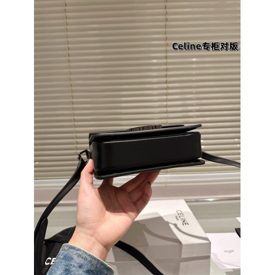 2023.10.30 Box Cowhide P255 | Celine Box Triumphal Arch Box Tofu Bag Celine Box Tofu Bag Triumphal Arch Series Highly Recommended! Triomphe is the best-selling feature for those who pursue practicality and love Celine. This bag has been designed for the c