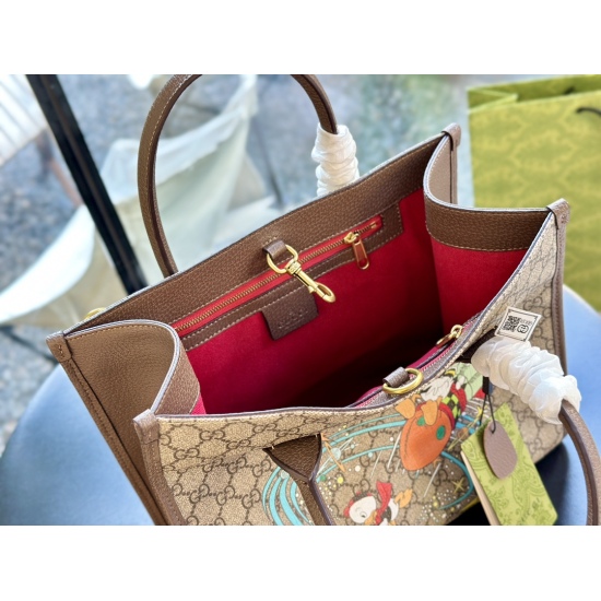 2023.10.03 220 [upgraded version] Gucci's new Donald Duck Tote is really fragrant! The lovely Donald family is full of love! How cute! GG Shopping Bag New Product! The capacity is very good! Extremely resistant to roughness! Size: 31 * 27cm with foldable 