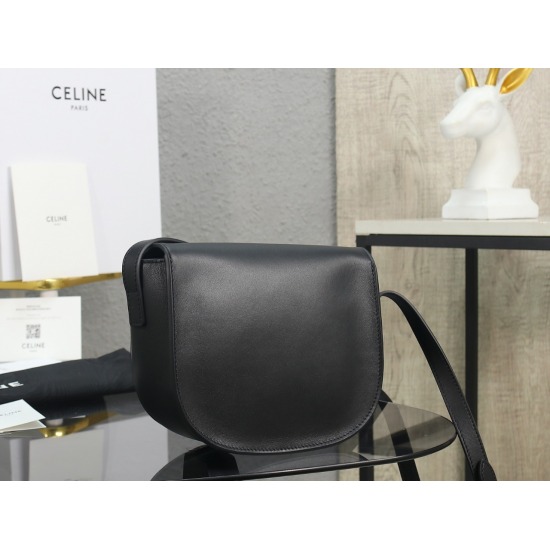 20240315 P1010 [Premium Quality All Steel Hardware] Celine 2022 Spring/Summer Folco Saddle Bag. This bag is about the same size as the classic vintage saddle and features a magnetic buckle, making it easy to open and close. It continues the classic design