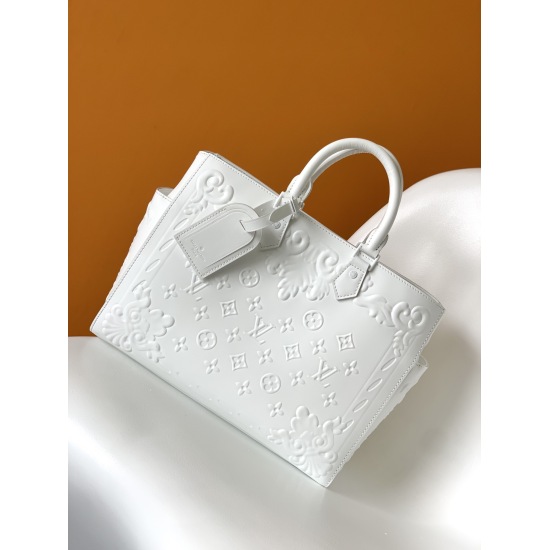 20231125 790 price adjustment M44964 black M21841 white top grade original single This Sac Plat handbag is from the LV Oroments series, with cow leather embossing resembling the magnificent relief of 18th century French countryside estates. The ample main