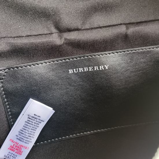 2024.03.09p550 Original Burberry exclusive logo pattern waist bag, inspired by the 90s street style, crafted with exquisite leather material, contrasting patchwork decoration brand exclusive logo embossing. Zipper opening and closing, adjustable clip styl