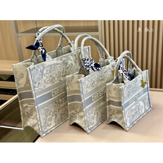 On October 7, 2023, 300 290 280 comes with a foldable box, scarves, Dior, original fabric jacquard, Dior book tote. My favorite shopping bag tote of the year, which I have used the most, is Baodio. Because of its huge capacity, everything is placed inside