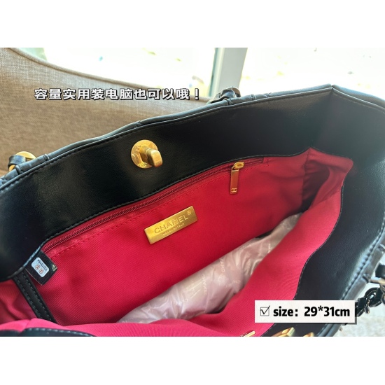 On October 13, 2023, 220 no box size: 29 * 31cm (vertical version) 35 * 29cm (horizontal version) Xiaoxiangjia 19bag shopping bag hobo shopping bag can be heartwarming~22B Autumn and Winter 19 Bag tote Tote This bag is truly fragrant with all classic elem