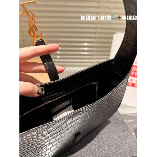 2023.10.30 Crocodile P205 Plain P200 Full Set Gift Box Packaging ➕ Aircraft box ✈ Recommend the Yangshulin YSL underarm bag, which is very suitable for autumn and winter. I have seen Celine Gucci Prada a lot Yang Shulin's bag is very novel, with a vintage