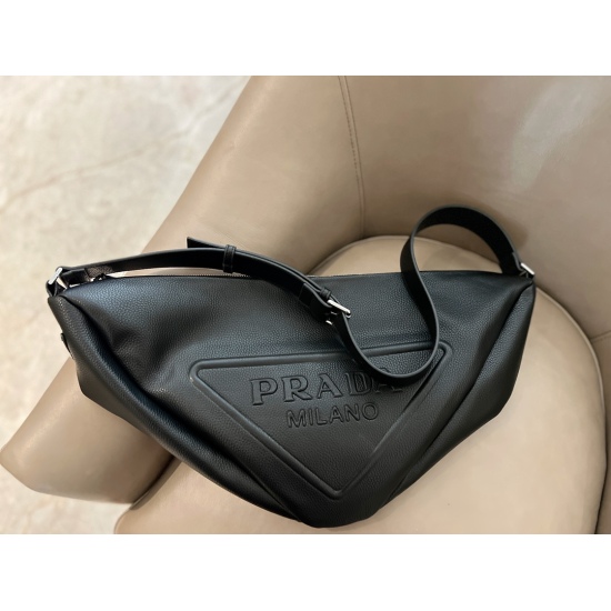 2023.11.06 255 Boxless Size: Top width 55 * height 30cmprad Black large triangle bag is very fashionable and has a design sense ⚠️ Same style for men and women! It's both A and Sa!