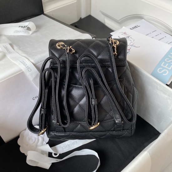 The P890 Chanel 23s Salzburg cowhide backpack has to be said that Chanel is an AS4058: 23s Salzburg backpack that understands backpacks. Still the favorite lychee cowhide with stronger solidity. Matte texture. A practical lychee cowhide backpack that is s