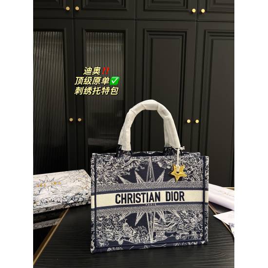 2023.10.07 P340 ⚠ Size 36.28 Dior Embroidered Tote Bag ✅ Top level original order ✅ Equipped with star pendant ✨ The classic atmosphere in classics without losing individuality, easy to handle with any combination, is a must-have item for every cute girl