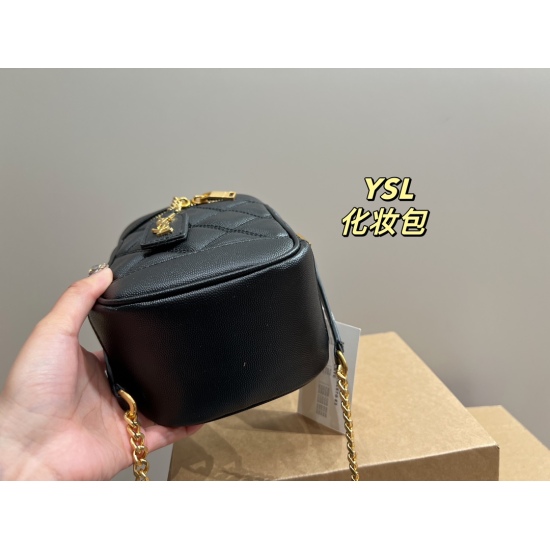 P195 box on October 18, 2023 ⚠️ The size 13.14 Saint Laurent makeup bag has a stunning upper body, and this texture is worth having for the little fairies