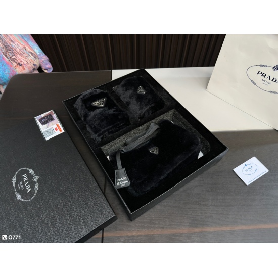 2023.11.06 210 Gift Box Prada Set Hat ➕ Bib ➕ The underarm bag is really practical. This is a truly beautiful Prada combo bag, a three piece winter style and personality bag. Prada Hobo, from different periods, shares some plush and cute scarves, hats, ba