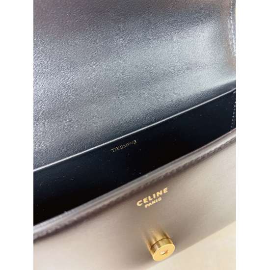 20240315 p760 New Product Launch | CELINE 2022 Spring/Summer New Release Leather Buckle Chain Underarm Bag. The highlight of the new release is the replacement of the classic metal Arc de Triomphe with a three-dimensional leather buckle relief Arc de Trio