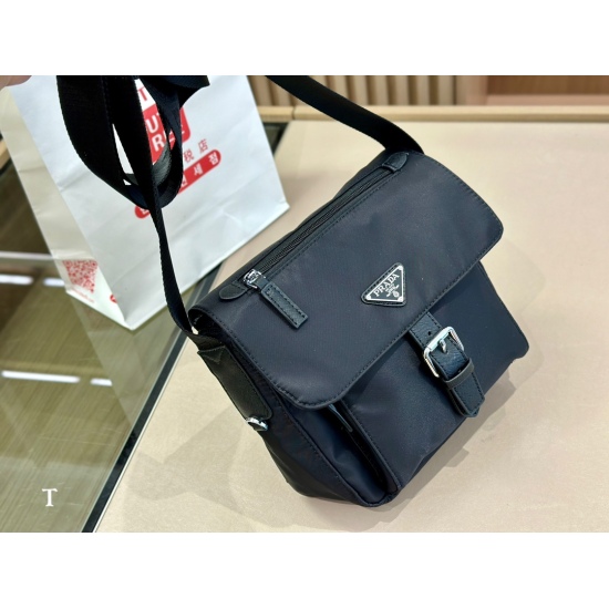 2023.11.06 195size: 24.20cmprada new product! Prada is big and convenient! It is indeed a practical and durable model, I really like its layout!