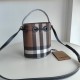 2024.03.09p650 Bur Mini Bucket Bag is lightweight, exquisite, and cute, with a good capacity of 16.5x 11 x 18.5cm
