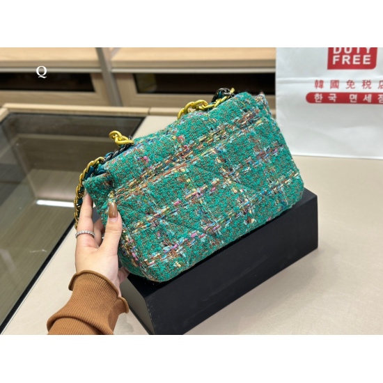 On October 13, 2023, 220 comes with a foldable box size: 26cm Chanel 19bag, achieving the best cost-effectiveness. Mao Ni is the preferred choice for autumn and winter, with a high-quality texture