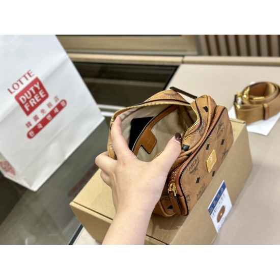 2023.09.03 185 gift box size: 18.13cm MCM camera bag, original order! Qingdao! It's really convenient and practical! This one is too delicious! Innocent and innocent! It looks great to carry!