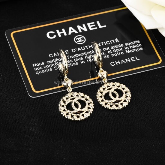 2023.07.23 Xiaoxiang Chanel New Earrings ✨ Every detail is meticulously crafted, and this design is very beautiful. This is truly super beautiful, super immortal, and exquisite. It's a must-have for little sisters