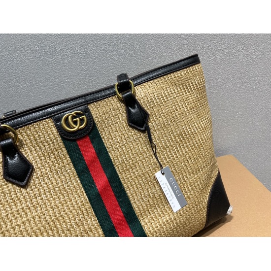2023.10.03 P190 ⚠️ The size 37.27 Gucci Lafite Grass Tote effect material exudes a delicate and elegant summer atmosphere in the brand's iconic design. This Ophidia series mid size tote bag features camel color scheme paired with the brand's classic strip