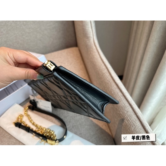 2023.10.07 310 box size: 27 * 14.5cmD home chain handbag made of sheepskin material! Hands unbeatable! Carefully crafted, elegant in style, fashionable and versatile!