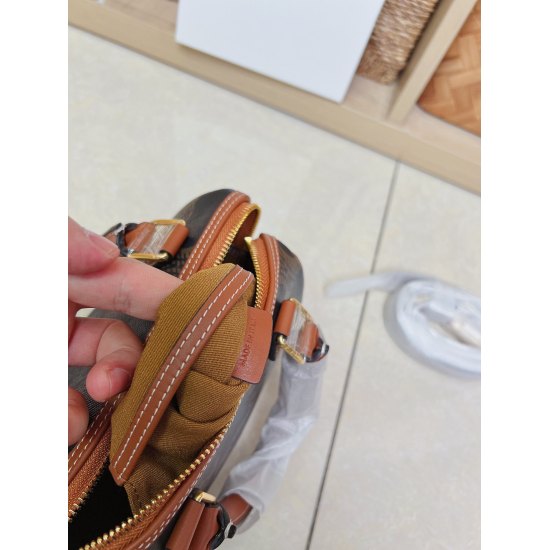 20240315 p760 CELINE | Small logo printed cow leather Boston bag TRIOPHE CANVAS logo print, cow leather edging, fabric lining, zipper lock, 1 main compartment, inner zipper pocket. Leather handle length 8cm Size: 19.5 X 14 X 7 Number: 197582CAS.04LU