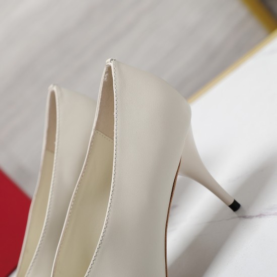 20240403 Maximum Version Valentino ͥ |  The unique V-shaped hardware of the new women's single shoes for spring/summer 2024 creates a sense of luxury, and the new season will live up to expectations! Worth getting started. ★ Imported calf leather, the ori