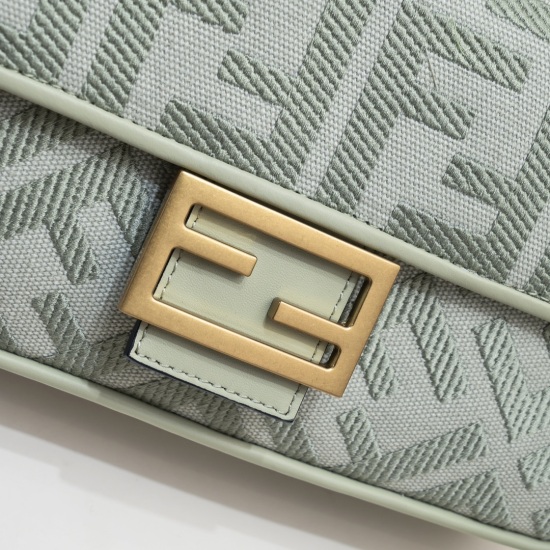 2024/03/07 790 F ŃĎ I Vertigo Logo Embroidered Pattern~Amazing ❤ Can't add color to the dull summer~~Retro worn out hardware accessory model number: 2301 light green size 26x15x6