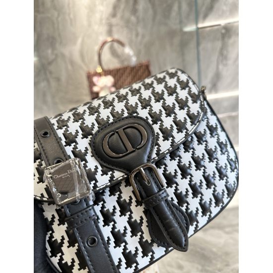On October 7th, 2023, the original cowhide p270DIOR is easy to open and hang! New. The new underarm bag is very fashionable+ NEW Dior's new autumn and winter Dior Bobby East-West bag has a high appearance. The retro style Bobby has transformed into a narr