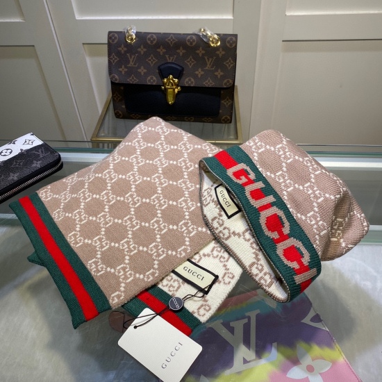 2023.10.2 P120 Gucci GUCCI Classic Set Hat! Hat ➕ Scarf! Quality of cashmere rabbit hair! Warm and super comfortable~This winter you're just missing a set of hats~they're both warm and fashionable! Unisex! Can be made for couples! The anti-counterfeiting 
