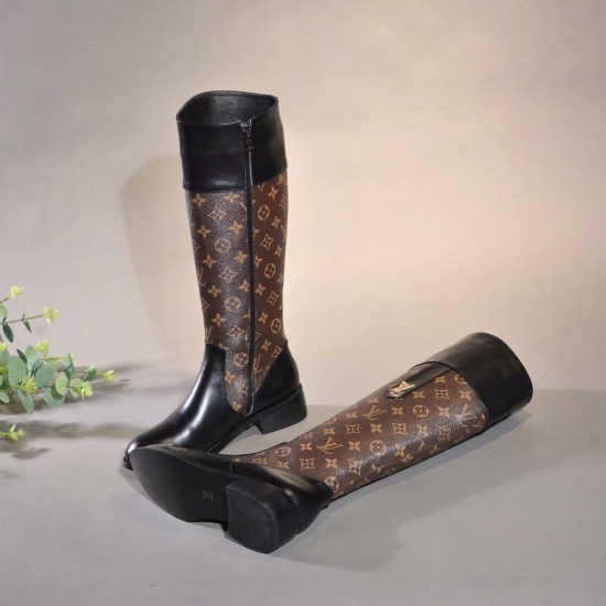 20230923LV High Heels Versatile 15 Inch Boots New!!! Synchronized launch of the counter, with zippered buckle on the inner belt!! Facial leather: top layer cowhide+LV specialized old patterned leather splicing, high-end sheepskin with inner padding, wear-