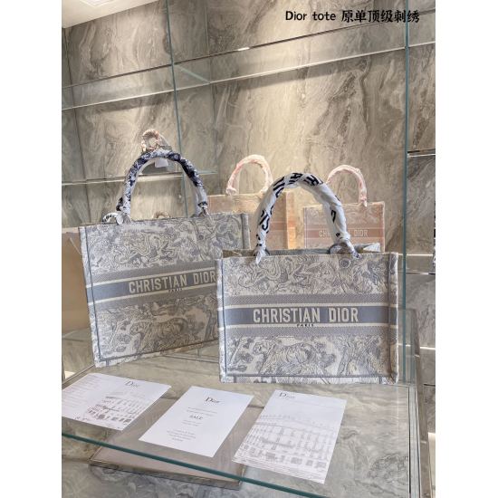 On October 7, 2023, the p290/310 Dior Book Tote is an original work signed by Christian Dior Art Director Maria Grazia Chiuri and has now become a classic of the brand. Designed specifically to accommodate all your daily necessities, it is embroidered wit