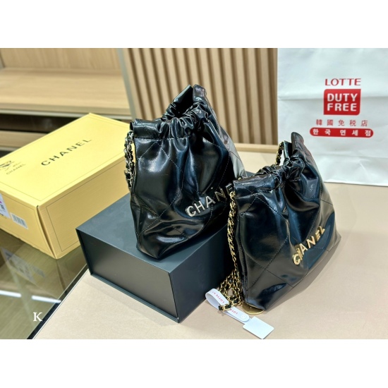 On October 13, 2023, 250 comes with a folding box and an airplane box size of 23 * 22cm. The Chanel 23ss mini trash bag is also too beautiful! Multiple back techniques are too fragrant, beautiful, and have super capacity! Handheld armpit crossbody