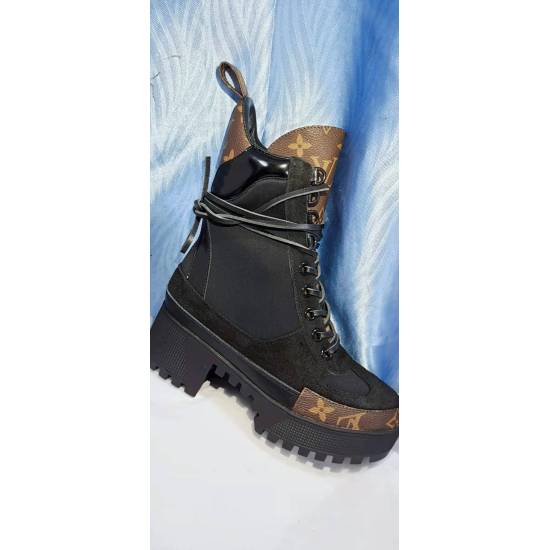 On November 17, 2024, P260 Louis Vuitton thick soled mid length women's boots were purchased on behalf of the French purchasing agency in the original 1:1 replica! The materials are authentic! All made of 100% genuine leather! The sole is of high-quality 