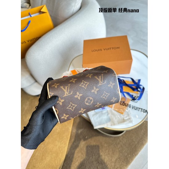 2023.10.1 P235 Latest All Steel Hardware Version Lv Old Flower Classic Pillow Bag ss2022 Speedy Nano Size: 16 * 10Cm with Picture Complete Package