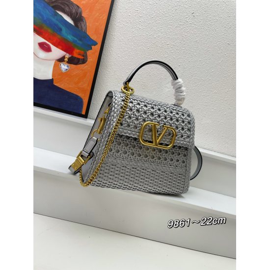 20240316 batch 640 original order, Valentino 2023 Spring/Summer Tote bag series~Tote bags are made of natural weaving, pure handmade, interwoven gaps create a clear and transparent texture, embellished with leather handles, shoulder straps, and gold locks