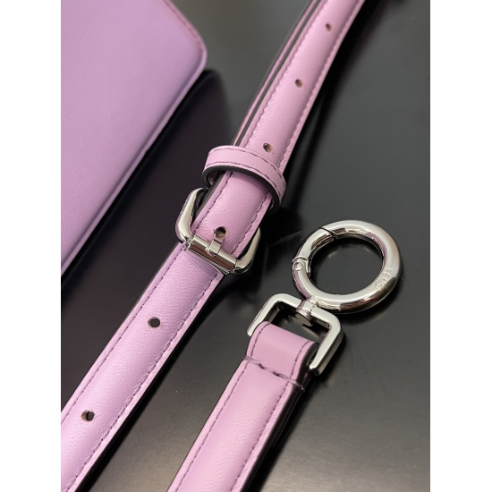 On March 7, 2024, the original 910 Super 1030 Fantasy Purple Small FEND1 Peekaboo ISeeU Petite classic bag shape, with hidden changes in design every season, comes with an aura and a sense of luxury. It will not go out of style after many years of purchas