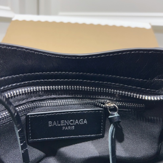 Batch 650 Balenciaga from Balenciaga in 20240324. Italian imported explosive pattern top layer cowhide tassel style small black nail (large bottom length 38cm * 24cm * 12cm) (medium bottom length 30cm * 19cm * 11cm/) (mini bottom length 23cm * 15cm * 12cm