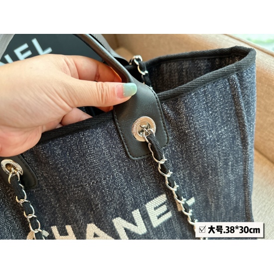 On October 13, 2023, 250 170 no box size: 38 * 30cm (large) 33 * 25cm (small) Xiaoxiangjia denim beach bag: arranged! Arrange! The beach bag released this year is really beautiful! Lazy vacation style with just good relaxation~