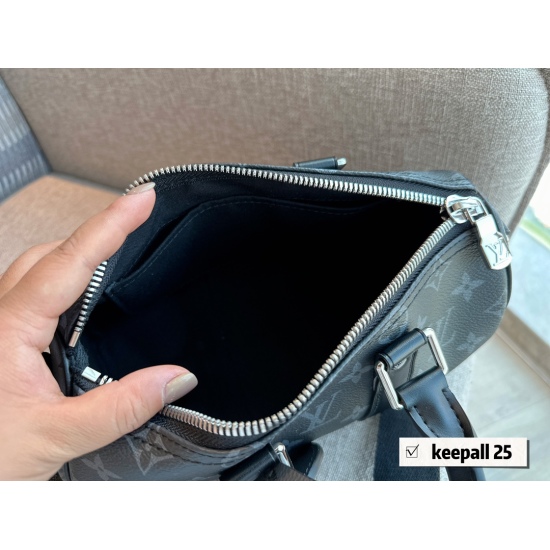 2023.10.1 225 comes with a full set of packaging dimensions: 24 * 15cmL home keepall pillow bag, it's really cute! Keepall25 Black Knight suitable for thieves! Male friends' battle bag search Lv keepall25
