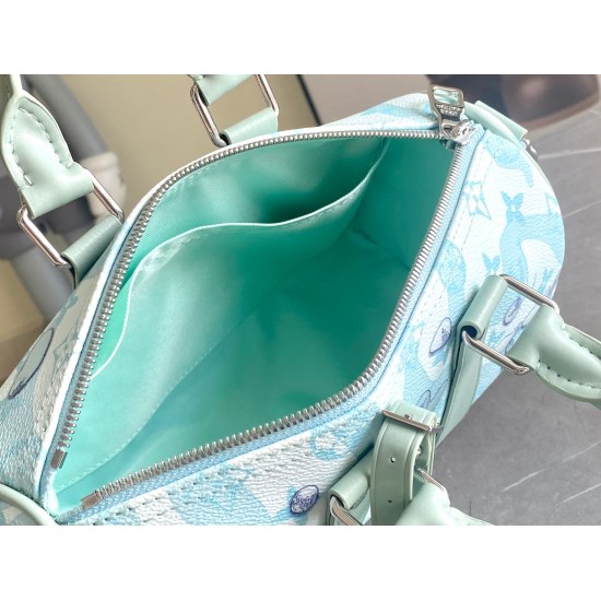20231125 Batch 610 M22527 Tiffany Green Men's Bag Pillow Bag Keepall Collection KEEPALL BANDOULIRE 25 Handbag This Keepall Bandoulire 25 Handbag features a creative inkjet printing process, resembling water droplets sliding over LV letters and the surface