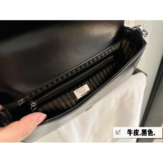2023.10.26 265 Boxless Cowhide Size: 26 * 16cm Fendi (F family) Cowhide Stick Bag! Can be carried by hand! The wide shoulder strap can also be used for crossbody! The leather of cowhide is rare to see!
