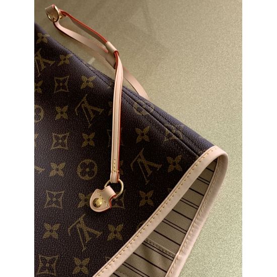 20231126 Large P510 【 Exclusive overseas original shot of M40990 Large 】 Classic shopping bag Louis Vuitton's new Neverfull reinterprets the classic handbag, exploring the exquisite details inside the bag. The redesigned inner bag features a fresh fabric 