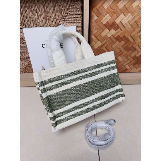 20240315 P680 CELINE 22s New | CABAS THAIS Small CELINE Striped Fabric Handbag New Super Gentle Matcha Stripe White/Brown Leather Label Small Tote Matcha Cream Before, it was always a large Tote. The size of the new small Tote is not too friendly for smal