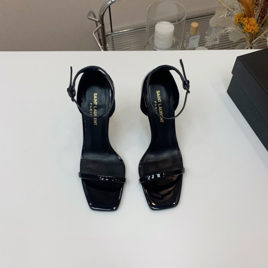 20240326 SAINT LAUREN * letter heel sandals. Super Invincible Women Flavor Artifact - A must-have for women! Compare the differences between fully customized Z products, molded shoe toe hardware, and perfectly consistent products on the market. Material: 