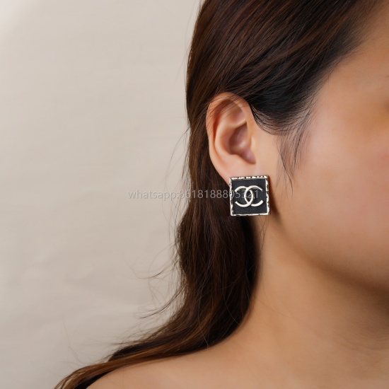 2023.07.23 Xiaoxiang Chanel's New Flower Pot Earrings ✨ Every detail is meticulously crafted, and this design is very beautiful. This is truly super beautiful, super immortal, and exquisite. It's a must-have for little sisters