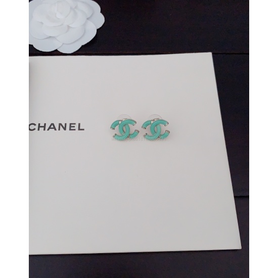 2023.07.23 ch * nel's latest green cc earrings are made of consistent Z brass material