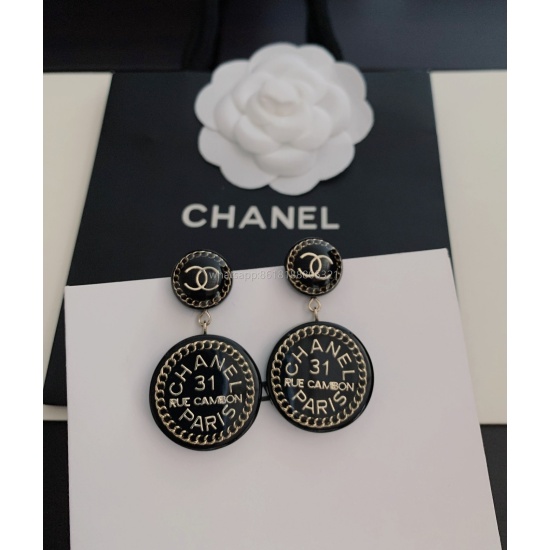 2023.07.23 ch * nel's latest black circular resin earrings are made of consistent Z material