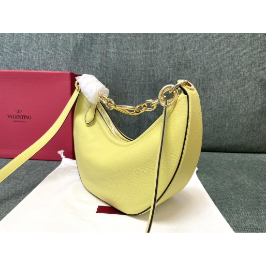 20240316 P980 (Valentino) GARAVANI VLOGO MOON small chain leather HOBO handbag 0003, thanks to a chain and detachable leather shoulder strap, this handbag can be carried on shoulder, back, crossbody, or hand- Gold tone chain and accessories - Detachable l