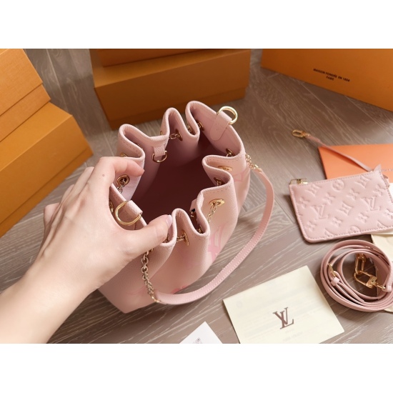 2023.10.1 Pure leather P225 folding box ⚠️ Size 28.22LV Summer Bundle Bucket Bag ⚠️ Top grade original summer limited strawberry ice cream powder, tender pink orange soda, the most beautiful and versatile sweet girl must enter the girl's heart